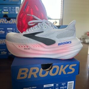 Brooks Women's Glycerin Max White and Pink Athletic Shoes